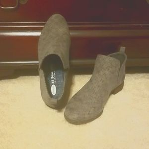Dr. Scholl's Gray Shoe size 9
